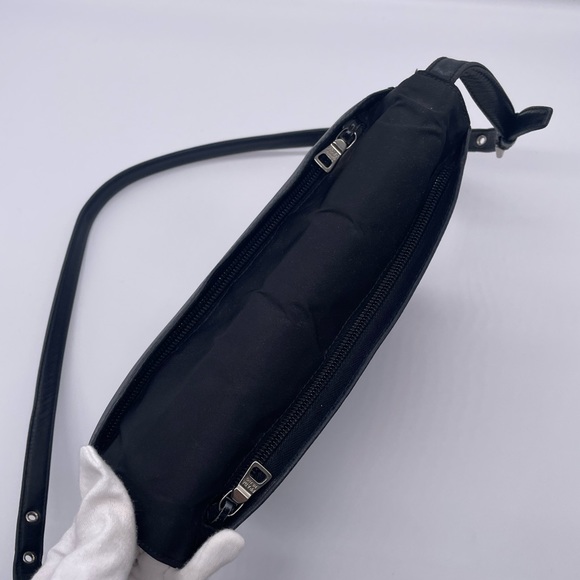 Prada - Picture 5 of 14